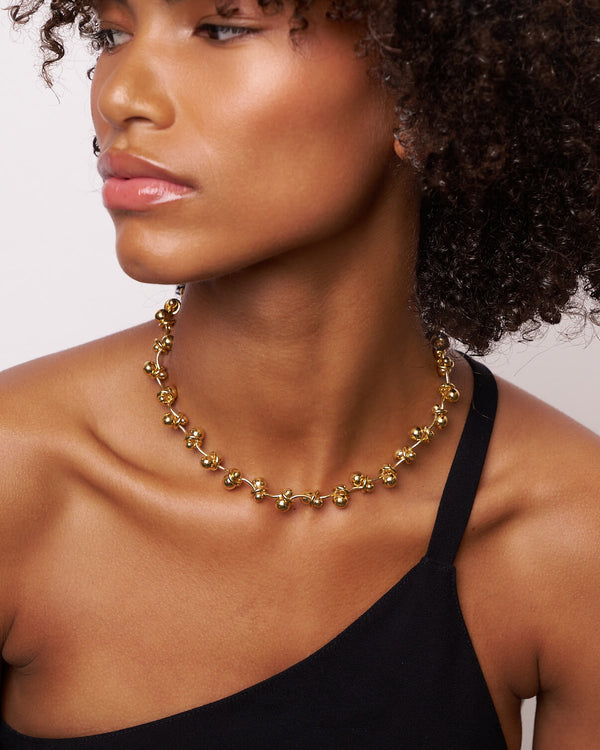 Model wearing the BarBell Necklace in gold vermeil|all