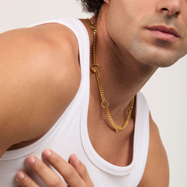 Model wearing the Pierced Chain Necklace in gold vermeil|all