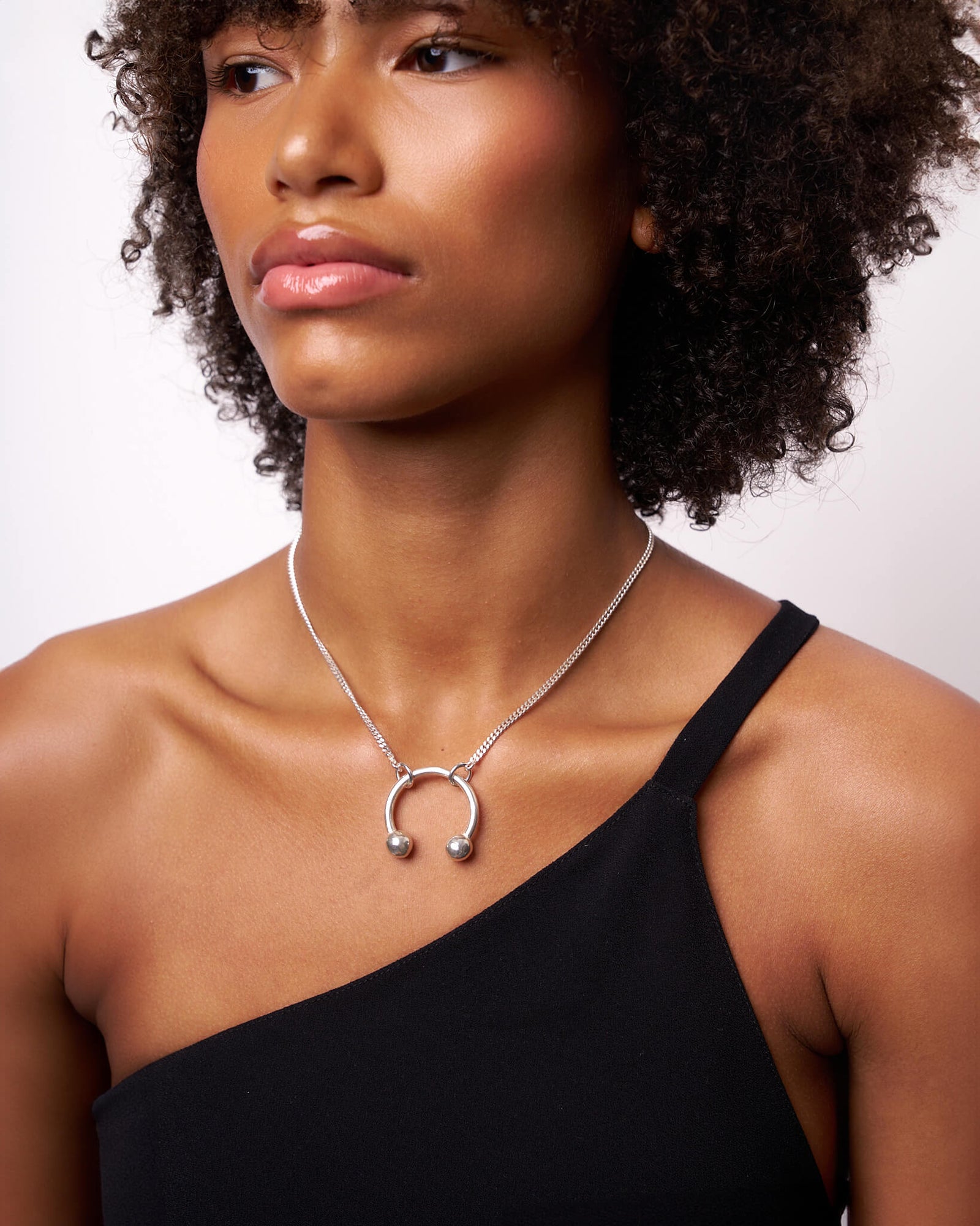 The silver Simply Pierced Necklace