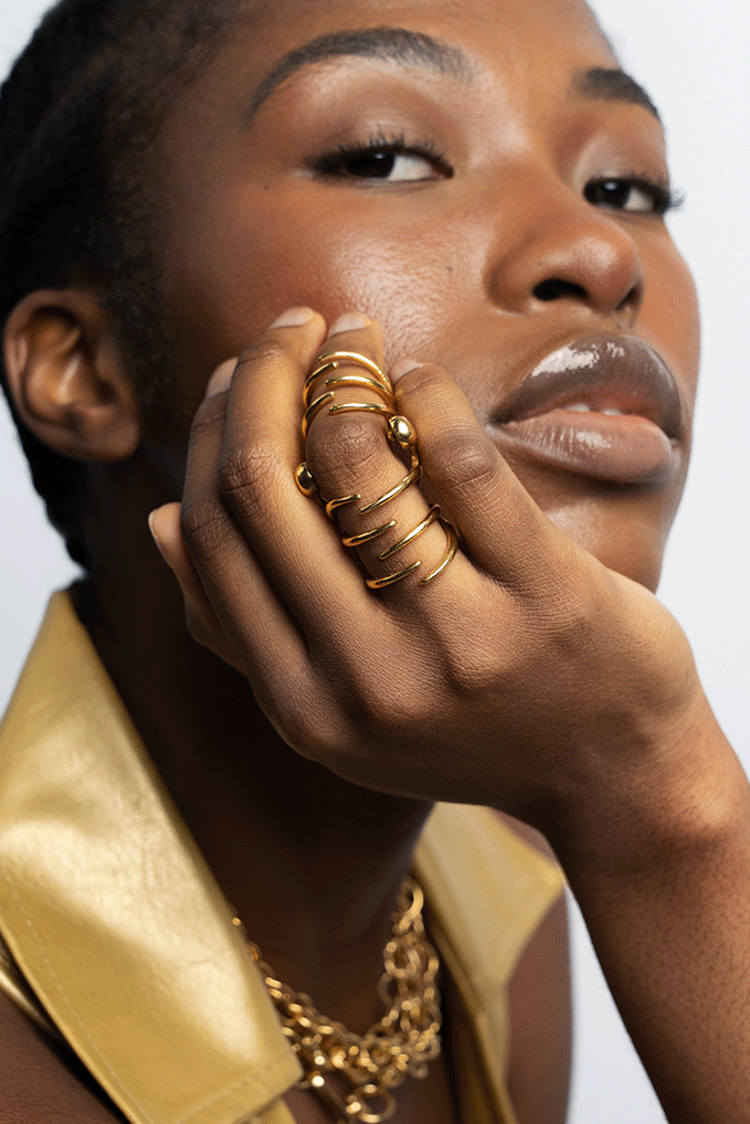 Model wearing the Xtra FingerRing in gold vermeil